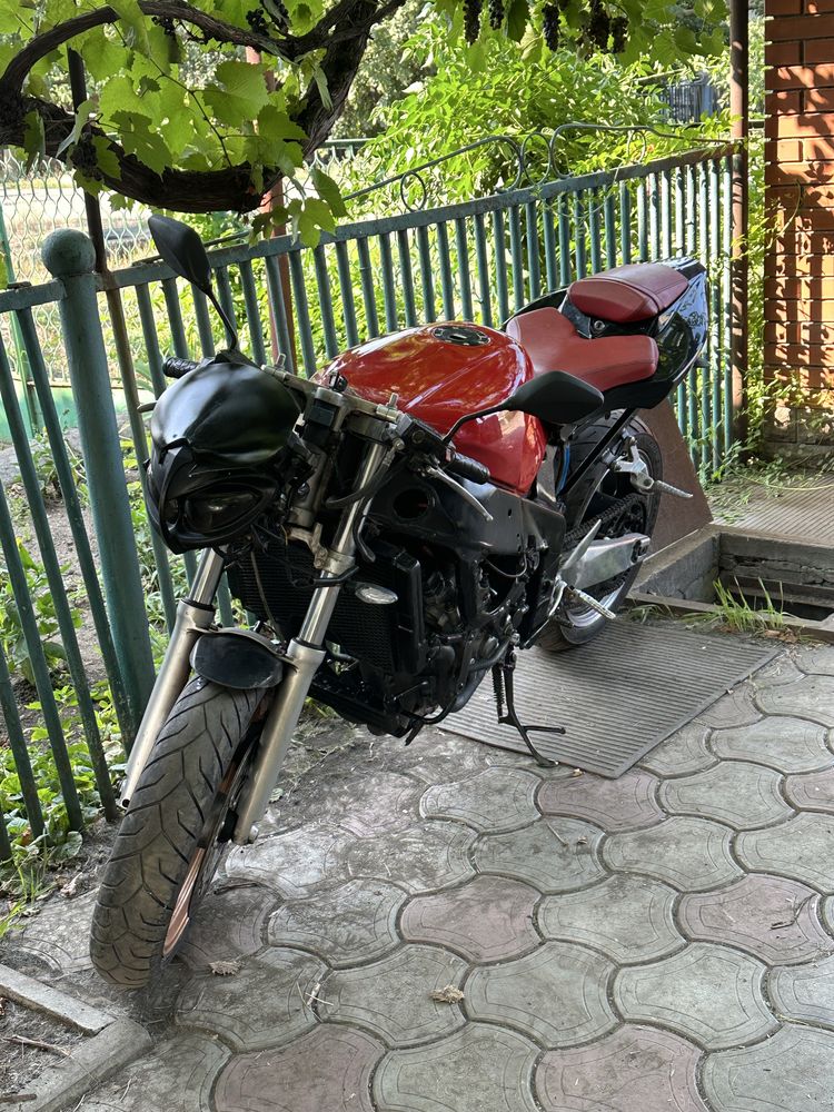 Yamaha fzr 1000 …