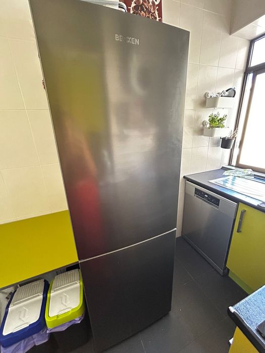 Recheio de casa. M-Ondas/Frigorifico/Sofa/Mesa de PC