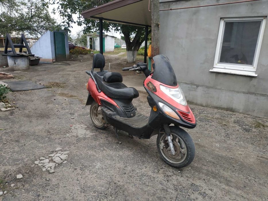 Продам скутер ракета четырехтактный 150куб.на полном ходу заводиться н