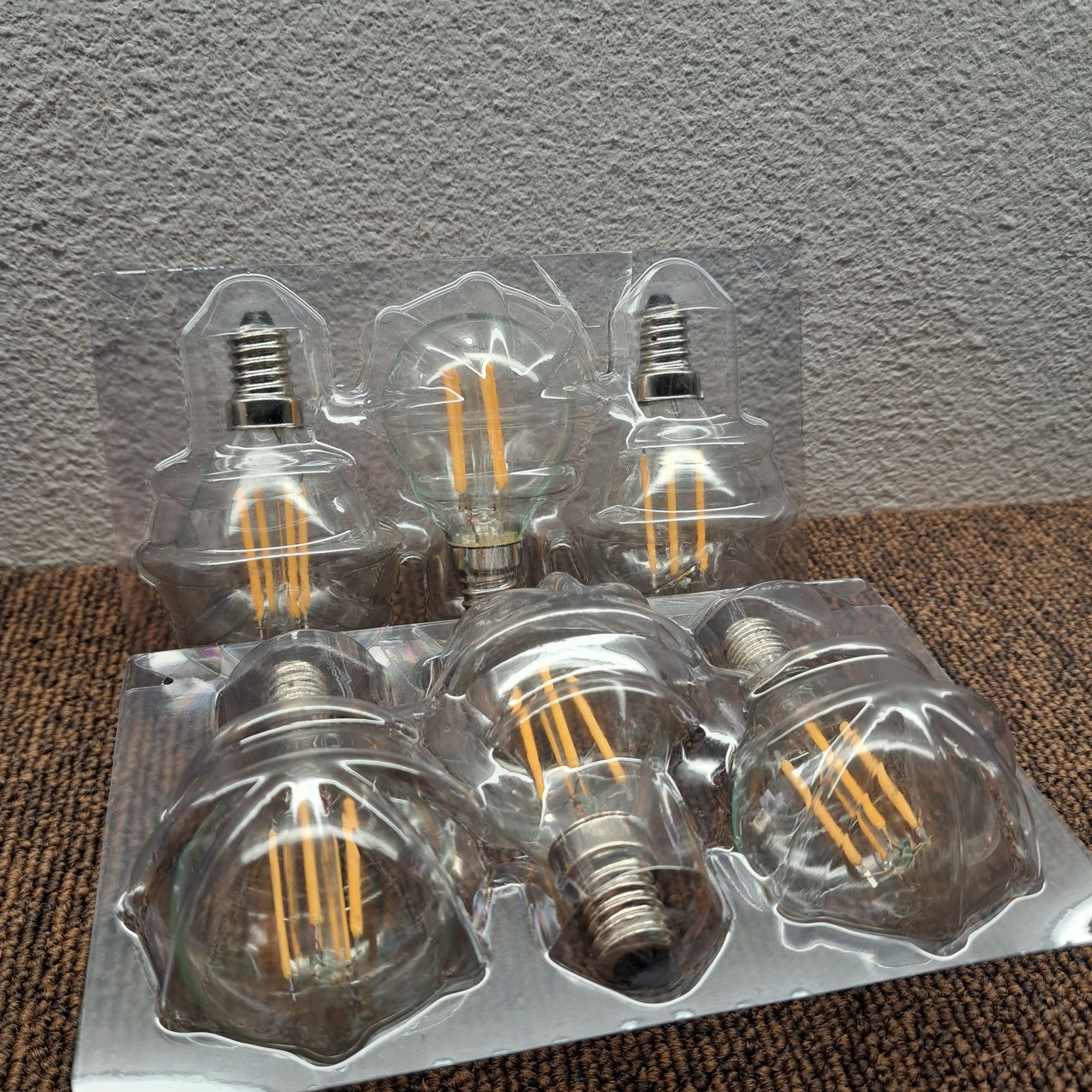 Żarówka LED E14 4W G45 2700K.