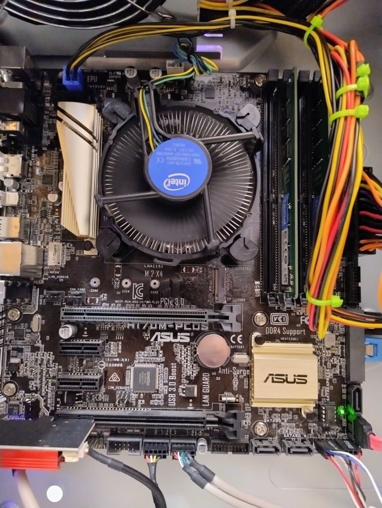 Komputer  i3-6100 / 8GB / SSD + HDD