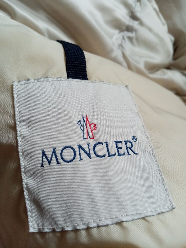 Kurtka damska puchowa moncler