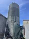Silo vertical semi-usado em bom estado