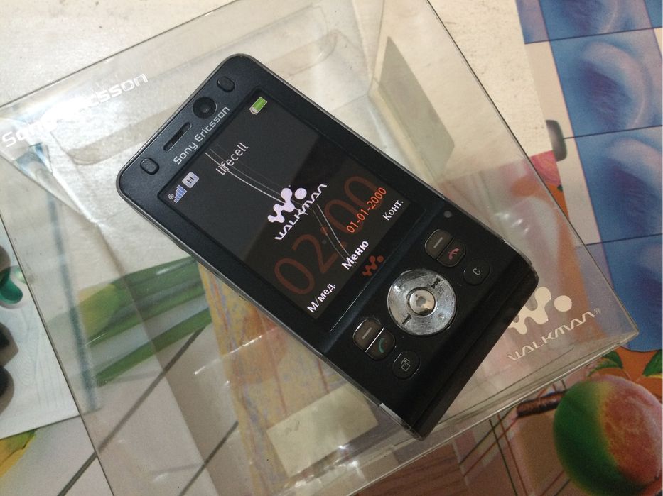Сони-Эриксон W910i телефон.