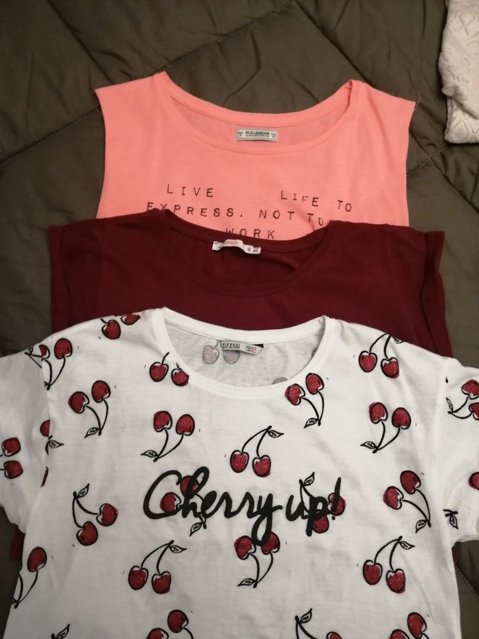 Saco com roupa de menina adolescente