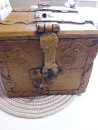 Stara szkatułka kufer średnowiecze