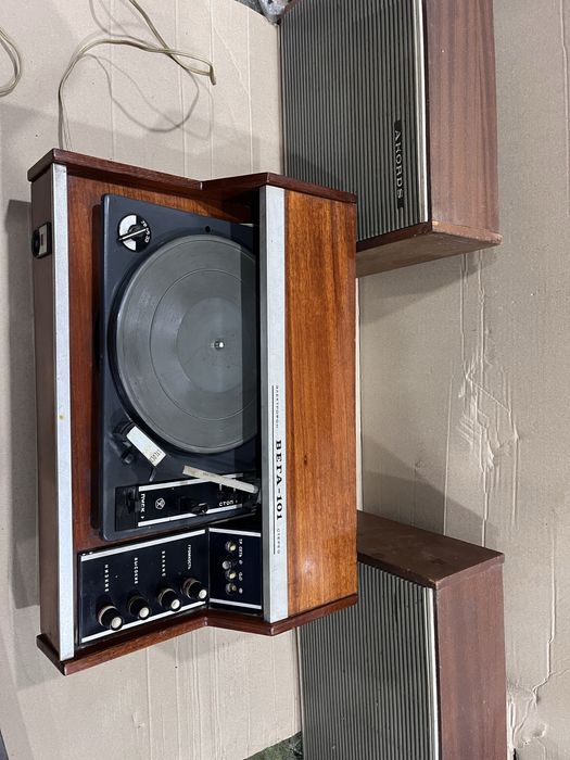 Электрофон Вега 101 с колонками Акордс