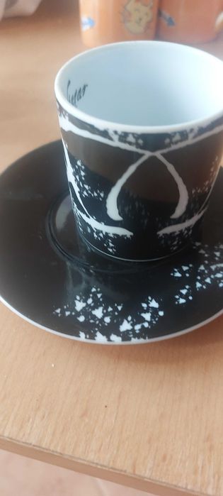 Conjunto duas chávenas de café a Salazar e Baltazar