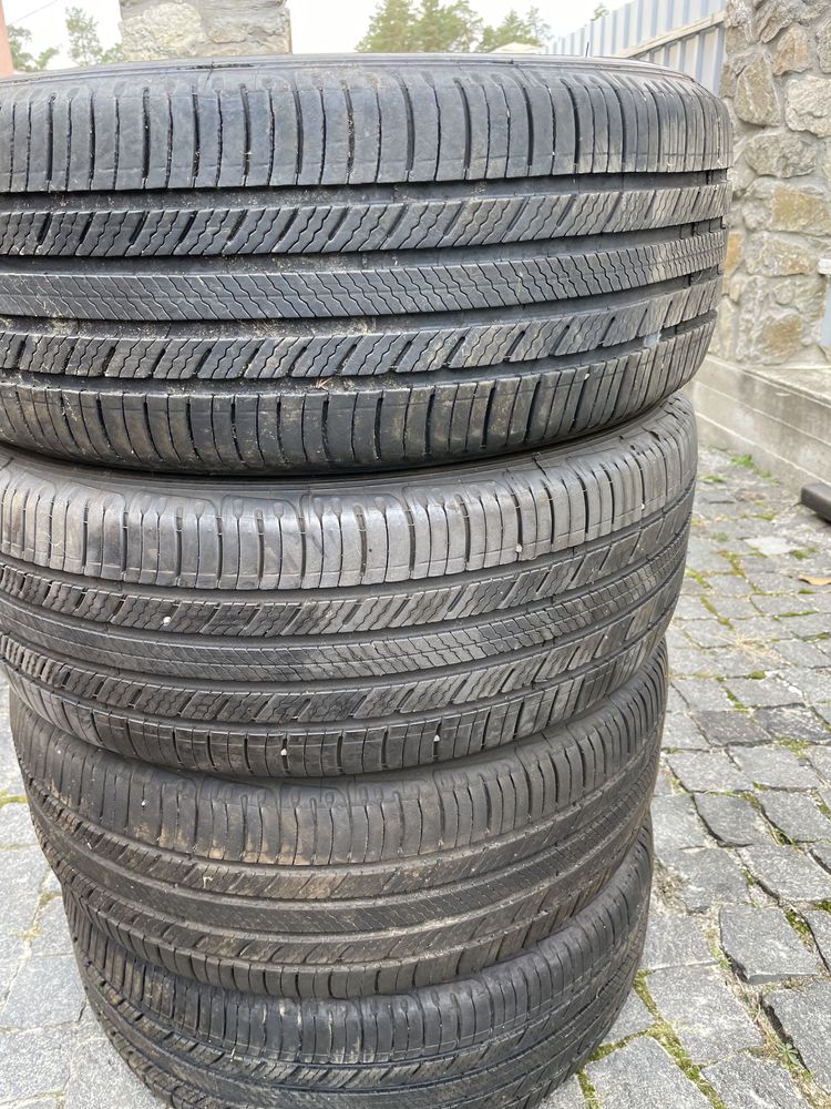 продам резину MICHELIN 215-55-17M+S