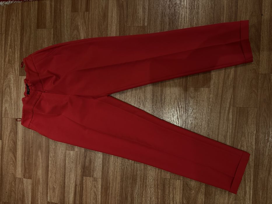 Жіночий класичний костюм