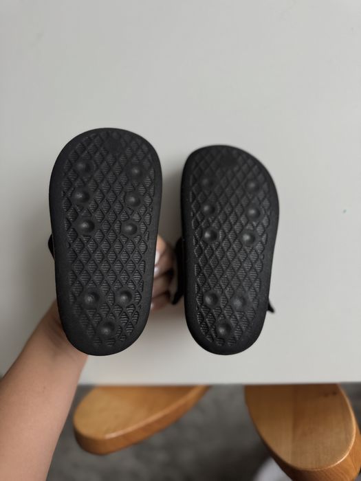 Пантолети adidas дитячі 25 р.