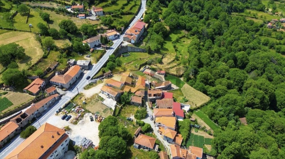 Moradia T3 p/recuperar | Gestaçô, Baião