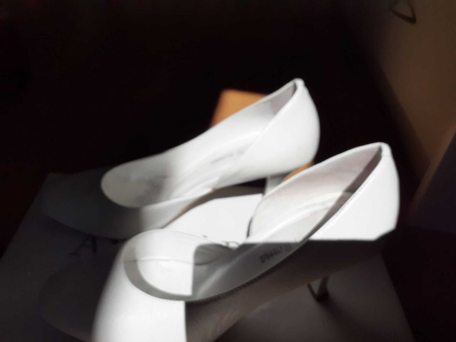 Ślubne buty skórzane firmy Arte Di Roma w rozmiarze 37