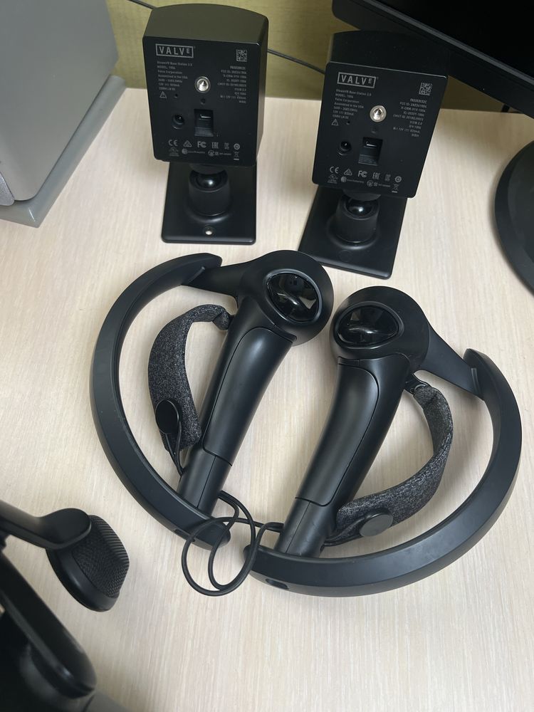 Контролери виртуальной реальности віртуальної Valve index VR Kit