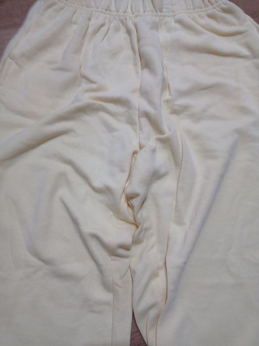 Nowe spodnie dresowe