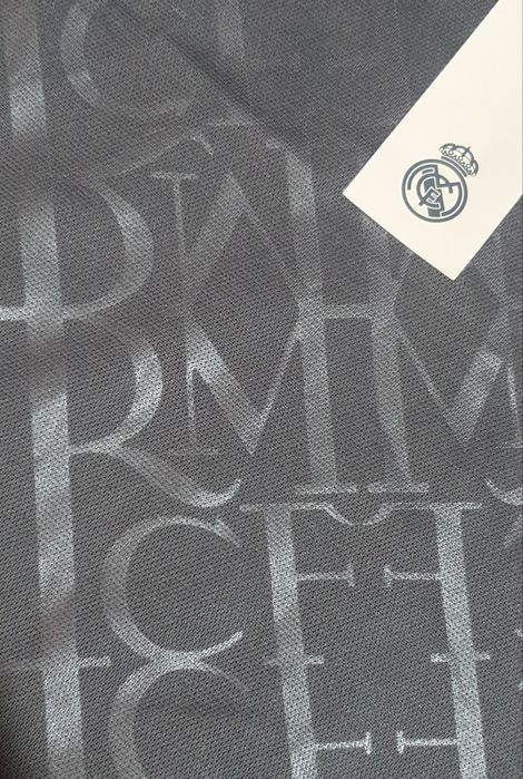 Camisola de Álvaro Carreras inspirada na do real madrid