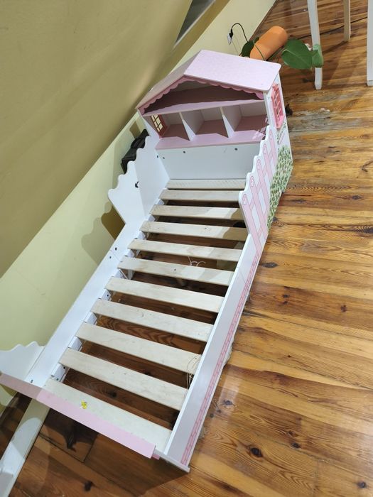 Łóżko dziecięce domek