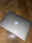 MacBook Air 13 A1466 Mid 2013 z ładowarką. Uszkodzony.