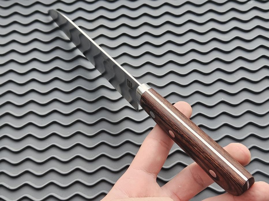Nóż kuchenny japoński Hitohira Santoku kuty VG-1 ひとひら (一片)