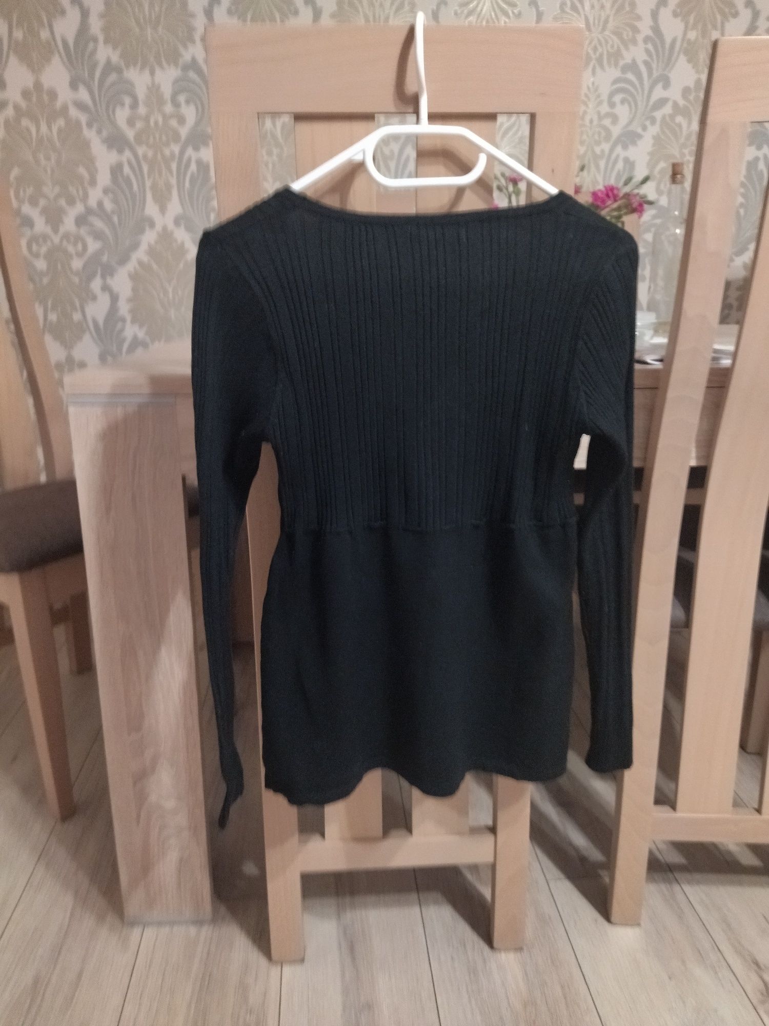 Czarny sweter z laycrą r.S- idealny