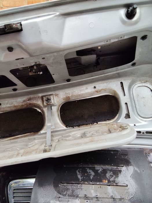Кришка багажника BMW e36 запчастини