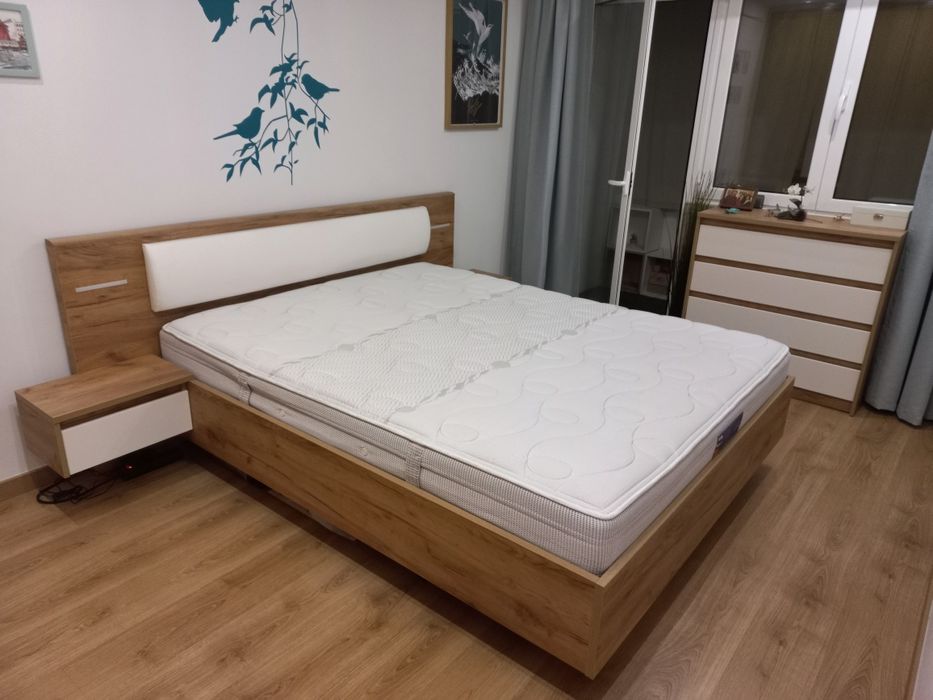 Conjunto: Cama 160x200 cm com mesas de cabeceira imbutidas & cómoda
