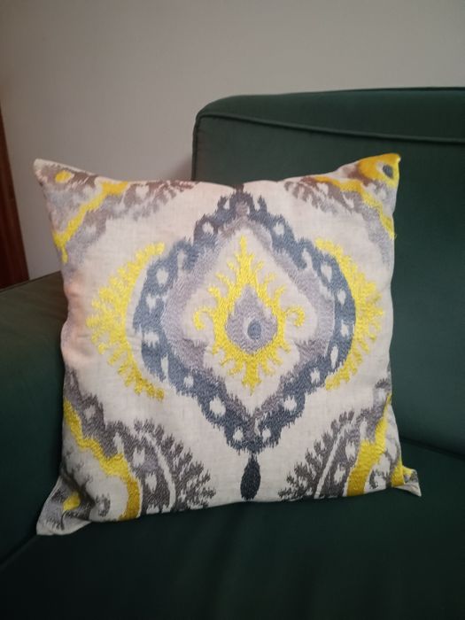 Almofada Bordada 50x50cm Nova