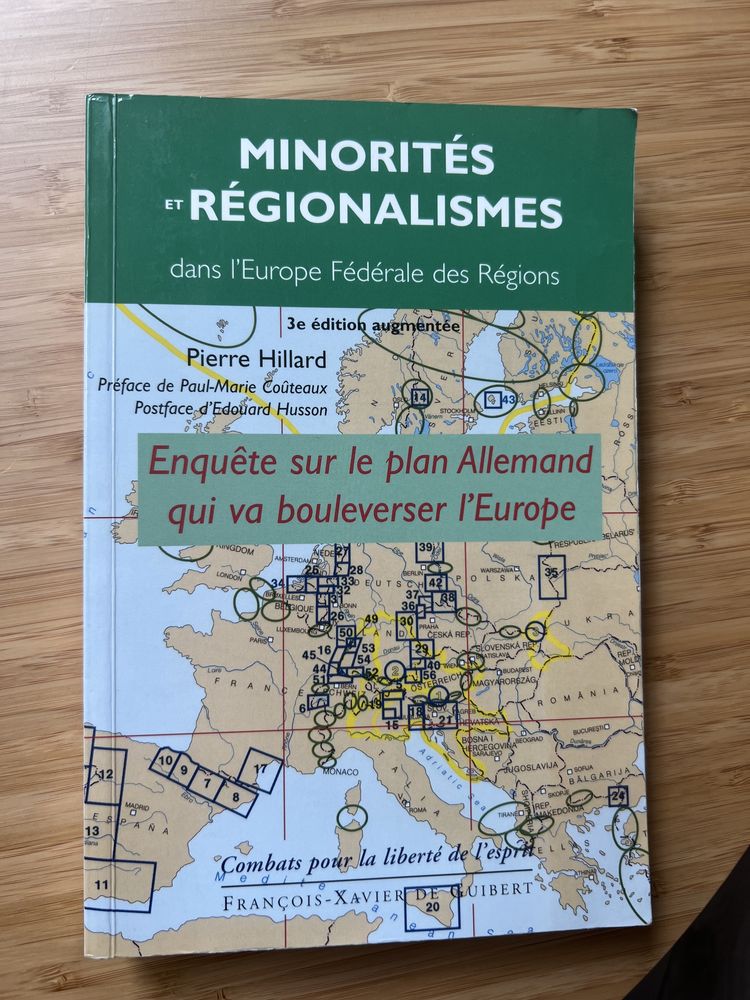 Książka po francusku Minorités et régionalismes dans l'Europe
