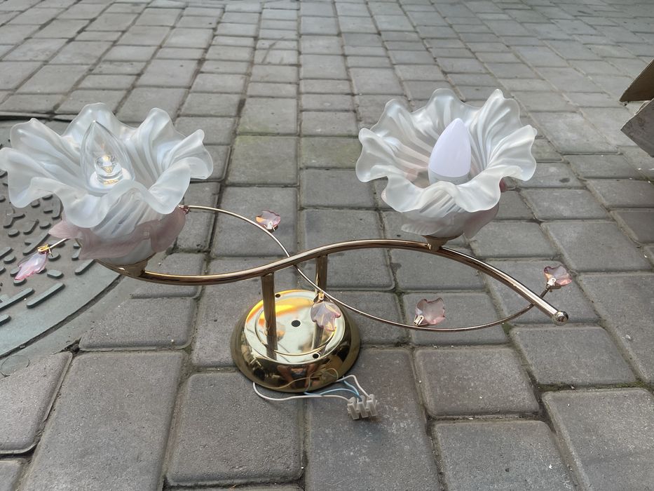 Продам    люстру