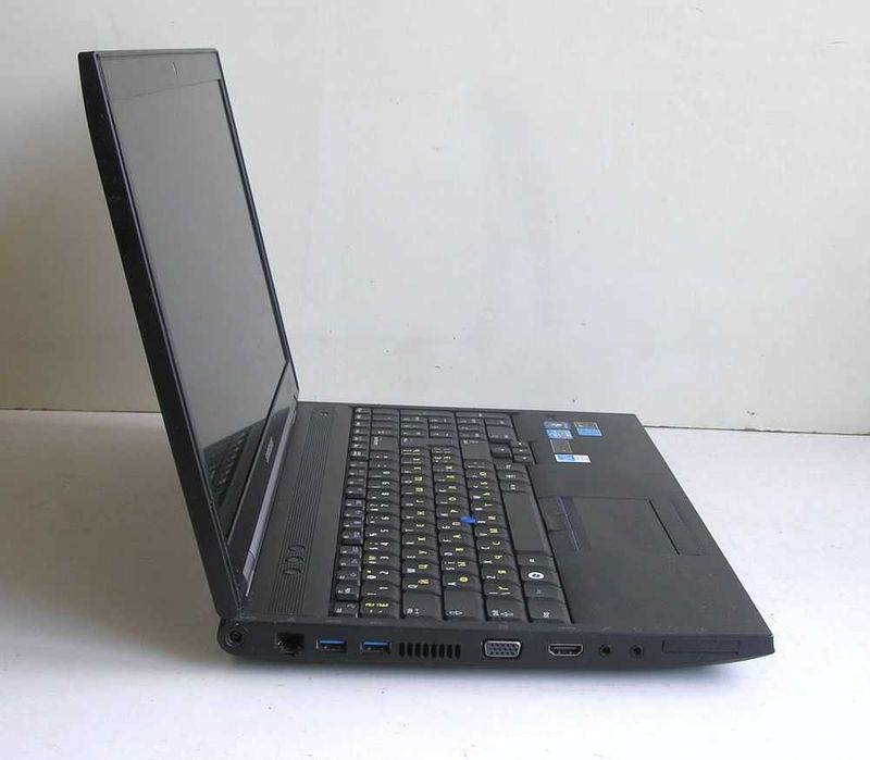 Ноутбук Samsung (Intel Core I5 / 8 ГБ / NVidia 1 ГБ / 15" 1600x900)