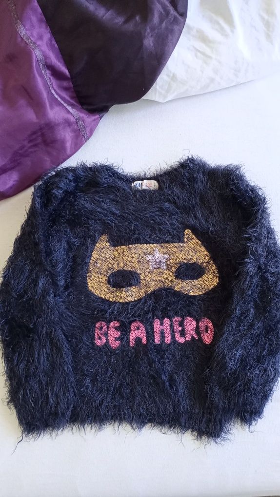 Granatowy włochaty sweter H&M be a hero 110/116