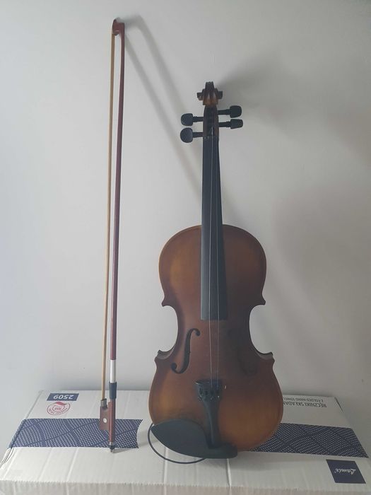 Sprzedam skrzypce z kompletem smyczka 4x4