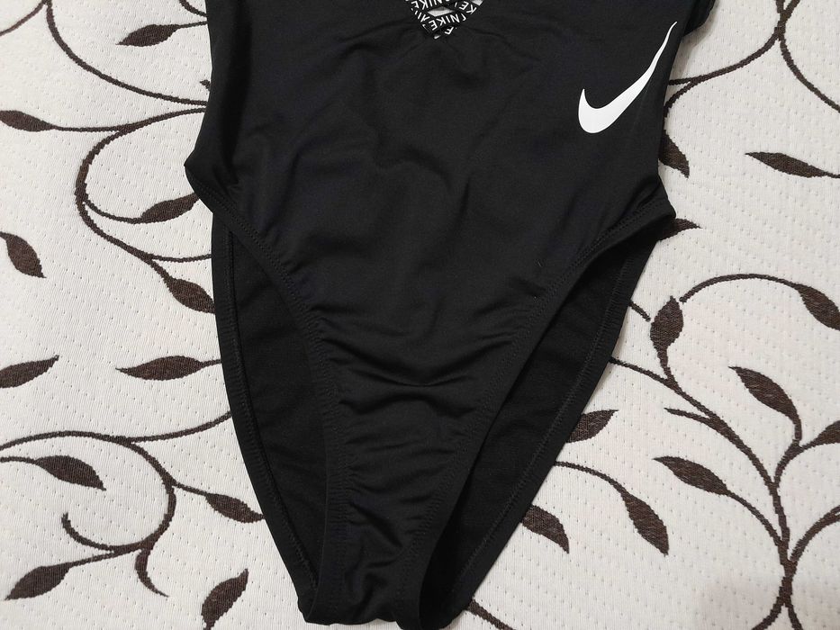 Купальник женский, размер XS, фирмы Nike