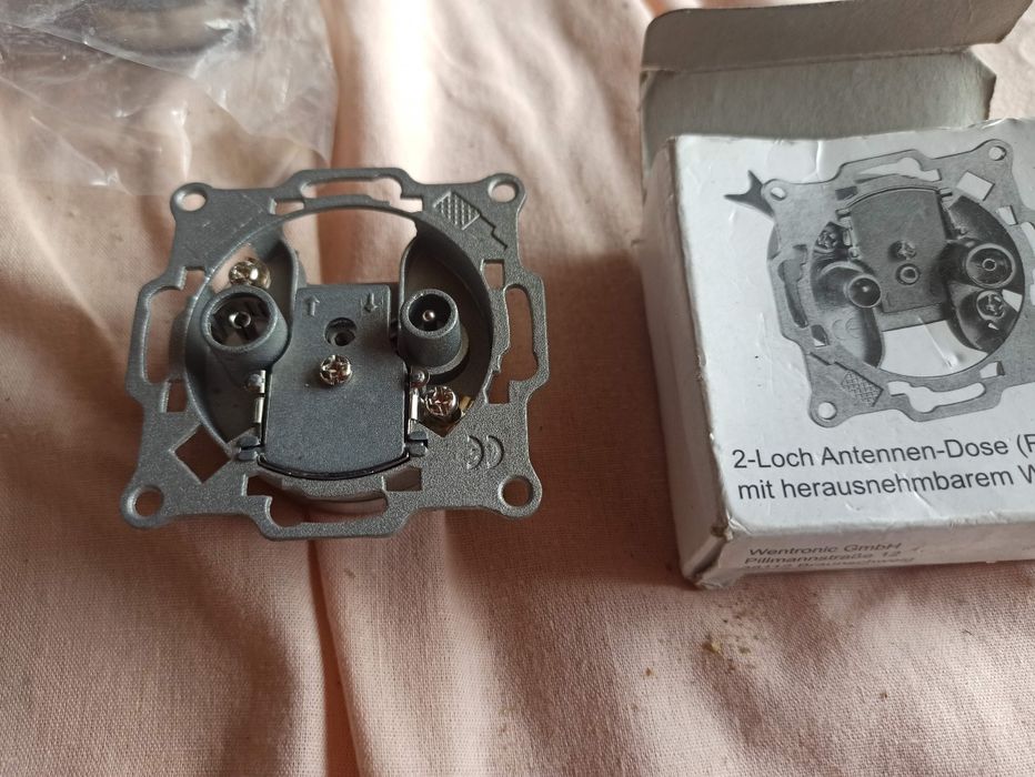 Gniazda antenowe 5 szt. Nowe.