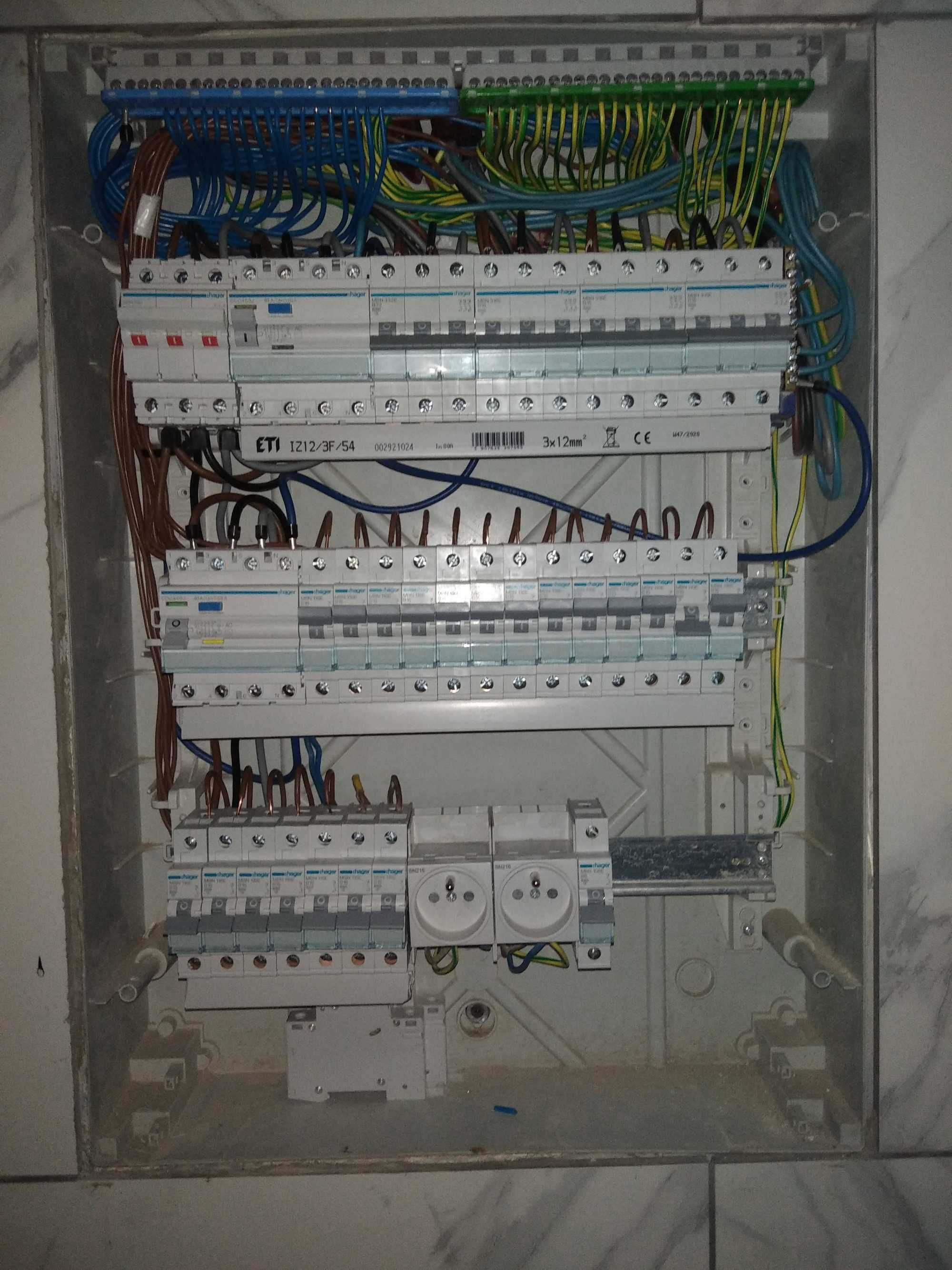 USŁUGI Elektryczne Przyłącza Elektryk