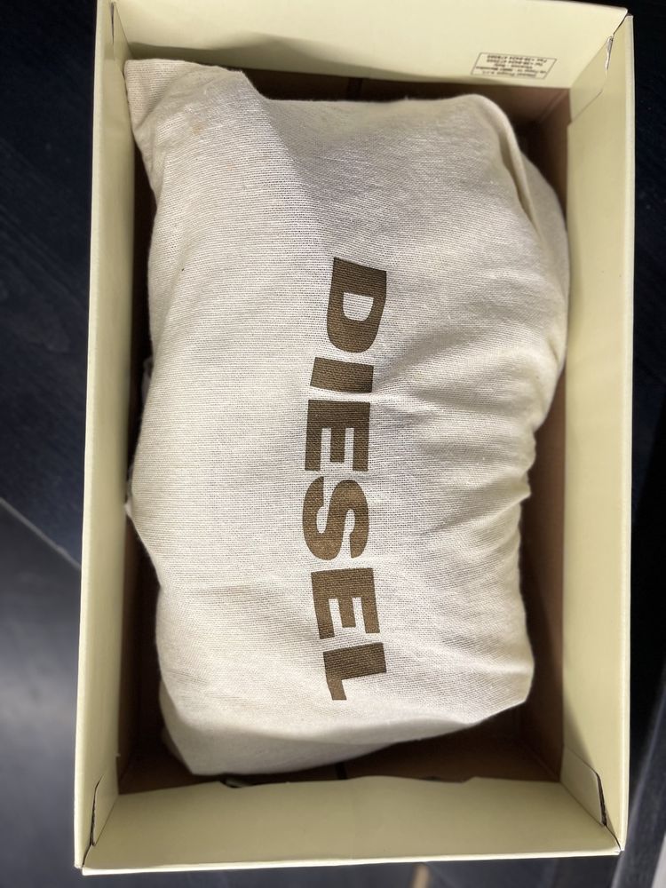 Чоловічі туфлі Diesel
