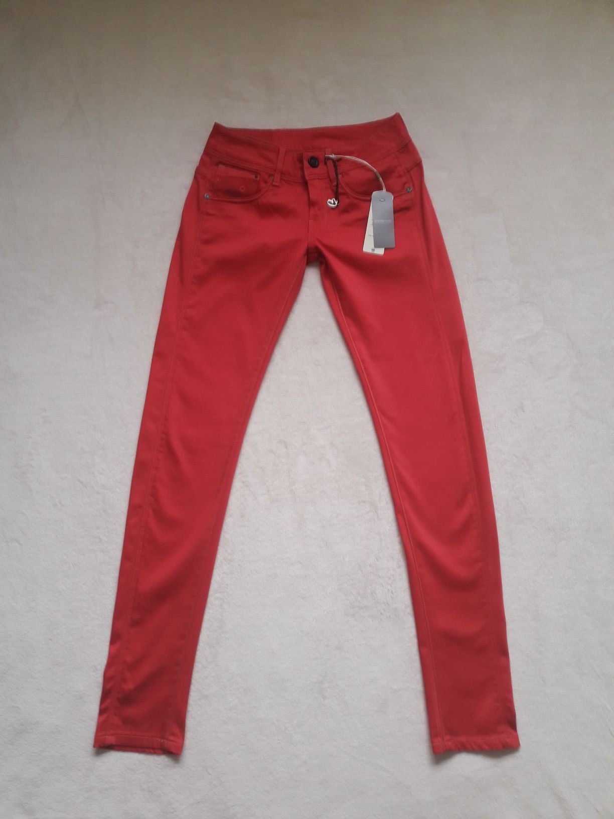 134.Nowe W26L32 r.S spodnie a'la jeans G-STAR bordowe/czerwone. jeans