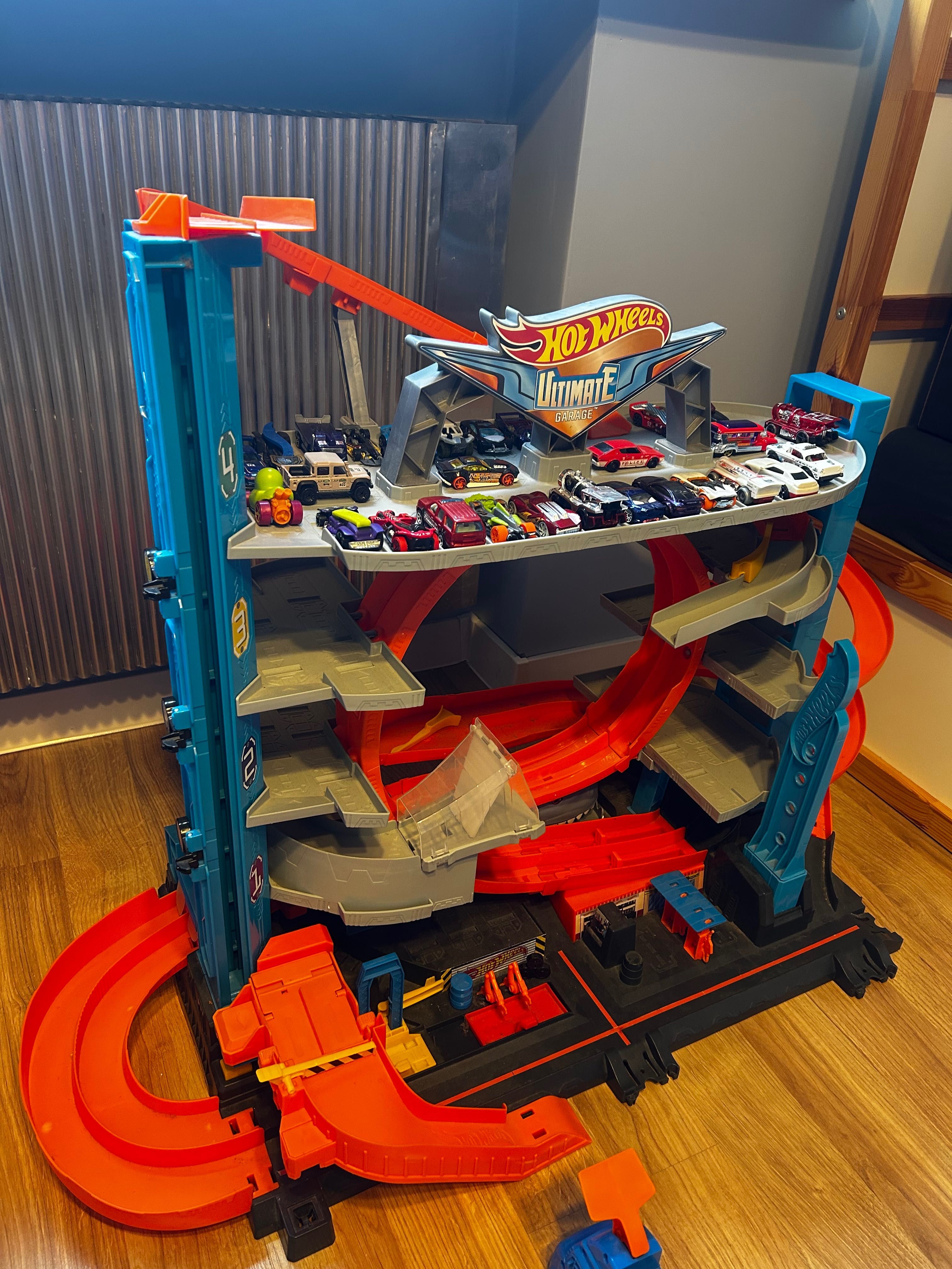 Hot Wheels City Mega Garaż Rekina RYBNIK