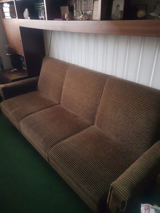 Sofá cama em bom estado de conservação