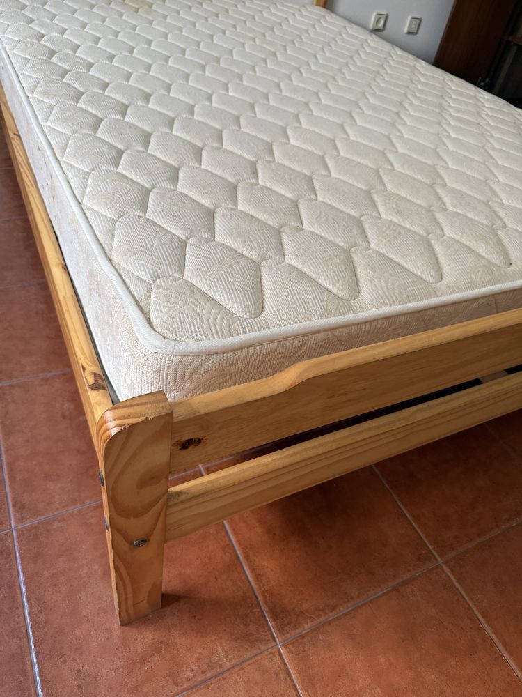 Cama com colchão