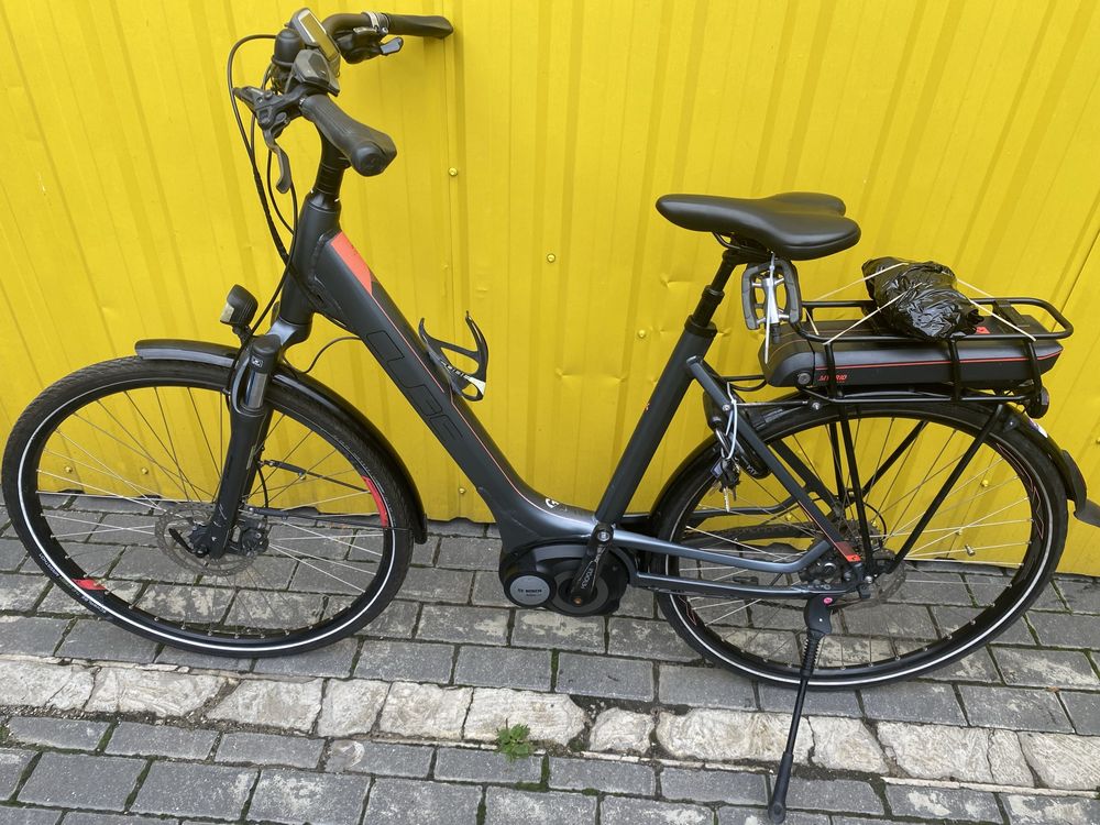 Rower elektryczny Cube