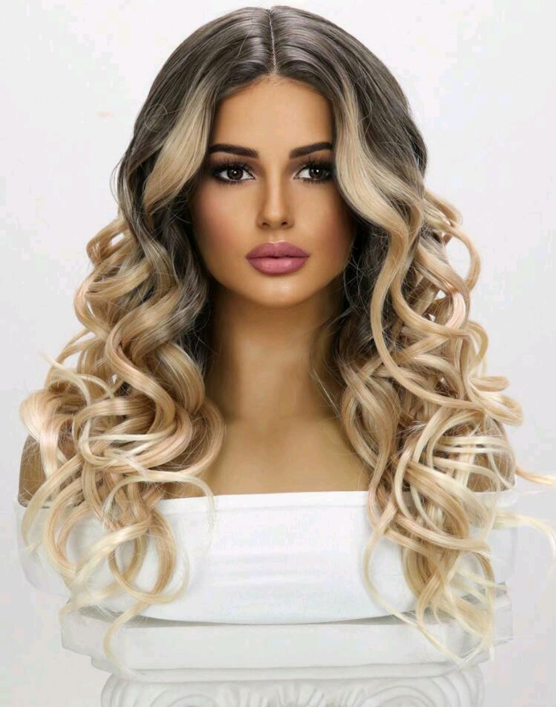 Peruka blond z odrostem kręcona darmowa.dos.