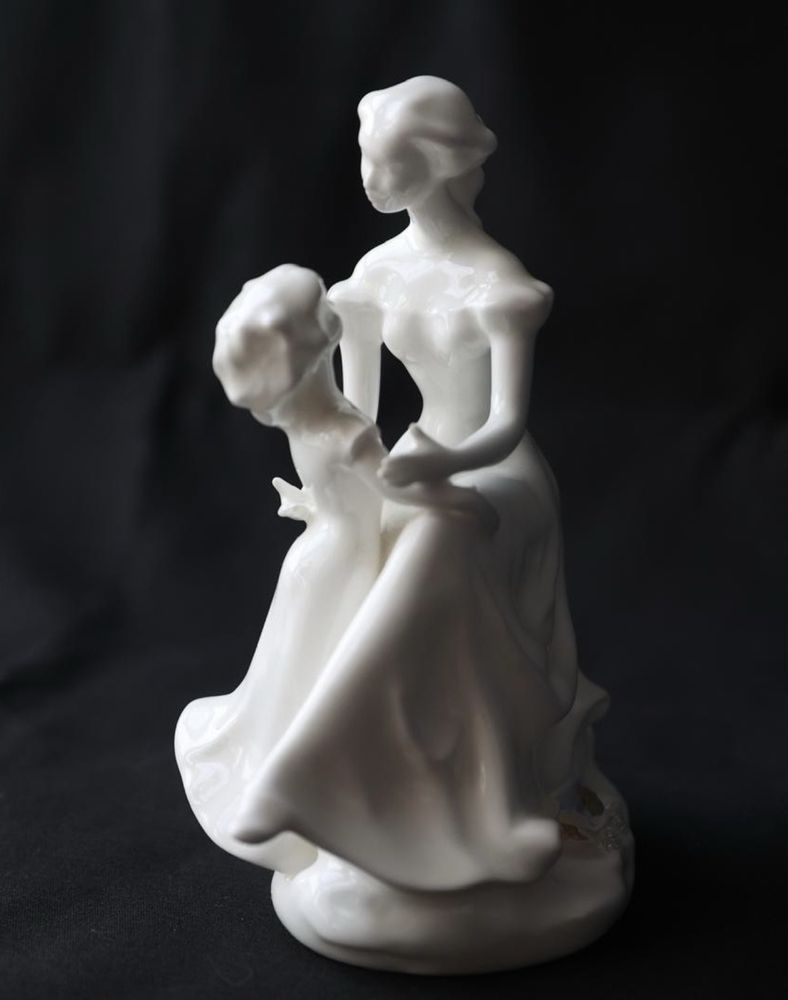 Figurka porcelanowa Mama z córką New Look