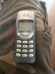 Nokia 3210 z ładowarką