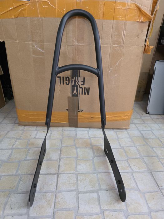 Sissy Bar / Encosto universal para mota – novo