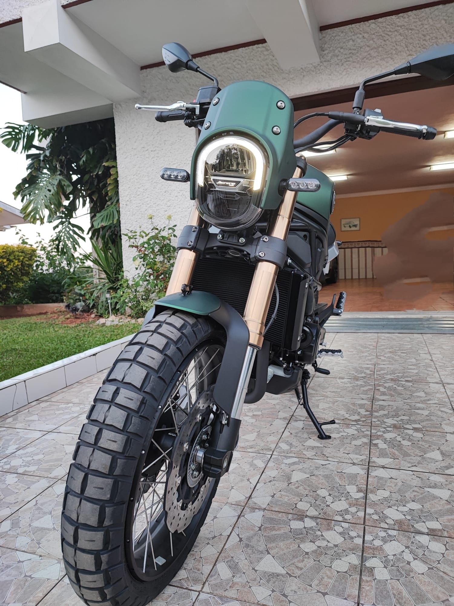 Benelli Leoncino 800 Trail