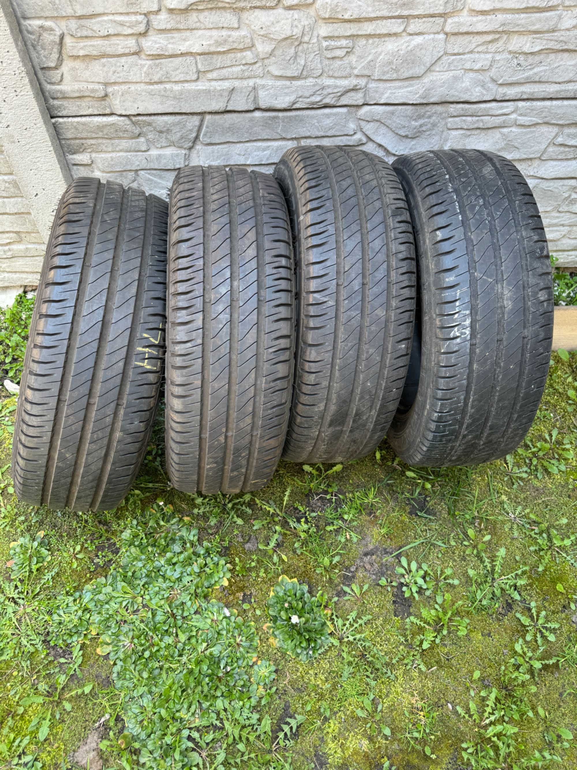 Michelin 215 65 R16c