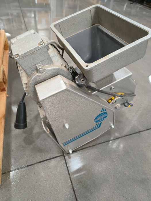 Maquina para moer graos
