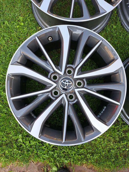 Felgi aluminiowe Toyota Corolla Avensis 5x114,3 17cali z czujnikami