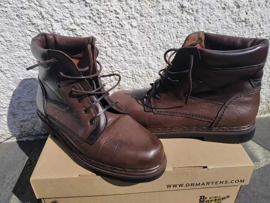 Botas em pele, nº42, novas. Baixa de preço (valor minimo)